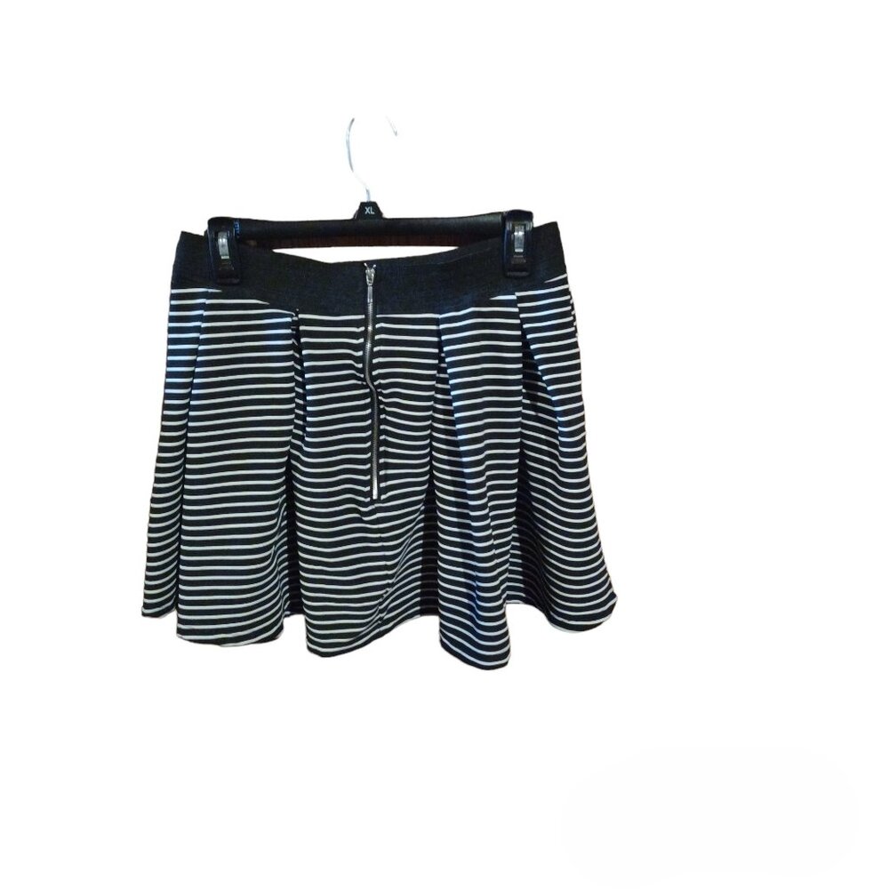 Romeo & Juliet Couture Black & White Striped Skirt EUC - Picture 2 of 3